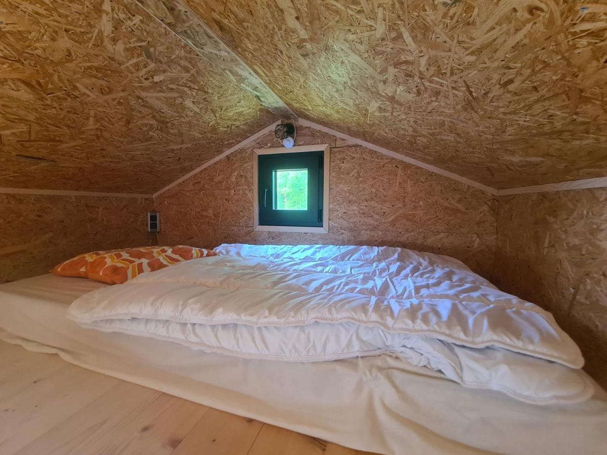 Camping A La Ferme - Hebergements Insolites Cerisy-la-Foret Exterior foto